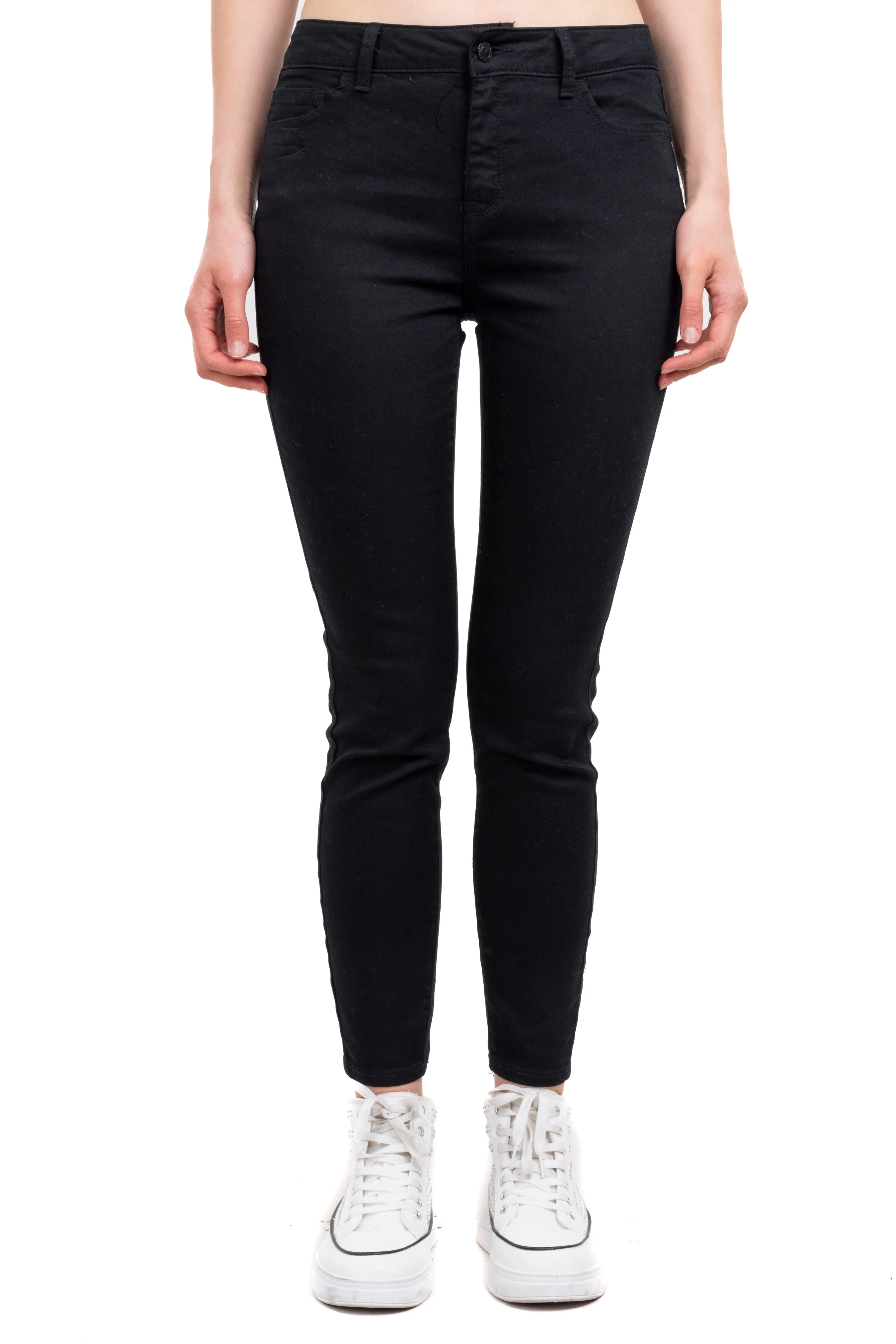 Jeans skinny lisos cintura media sold by Shasa