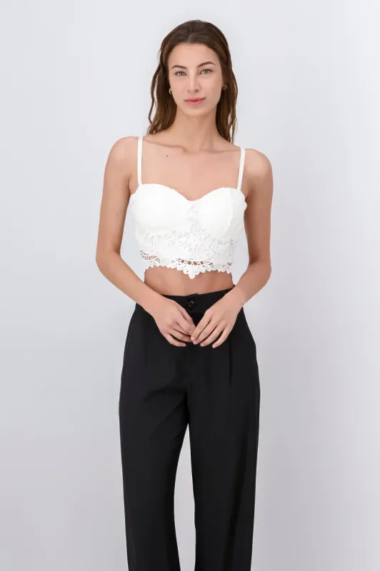 Top con copas encaje flores sold by Shasa