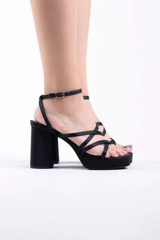 Tacón circular satín sold by Shasa