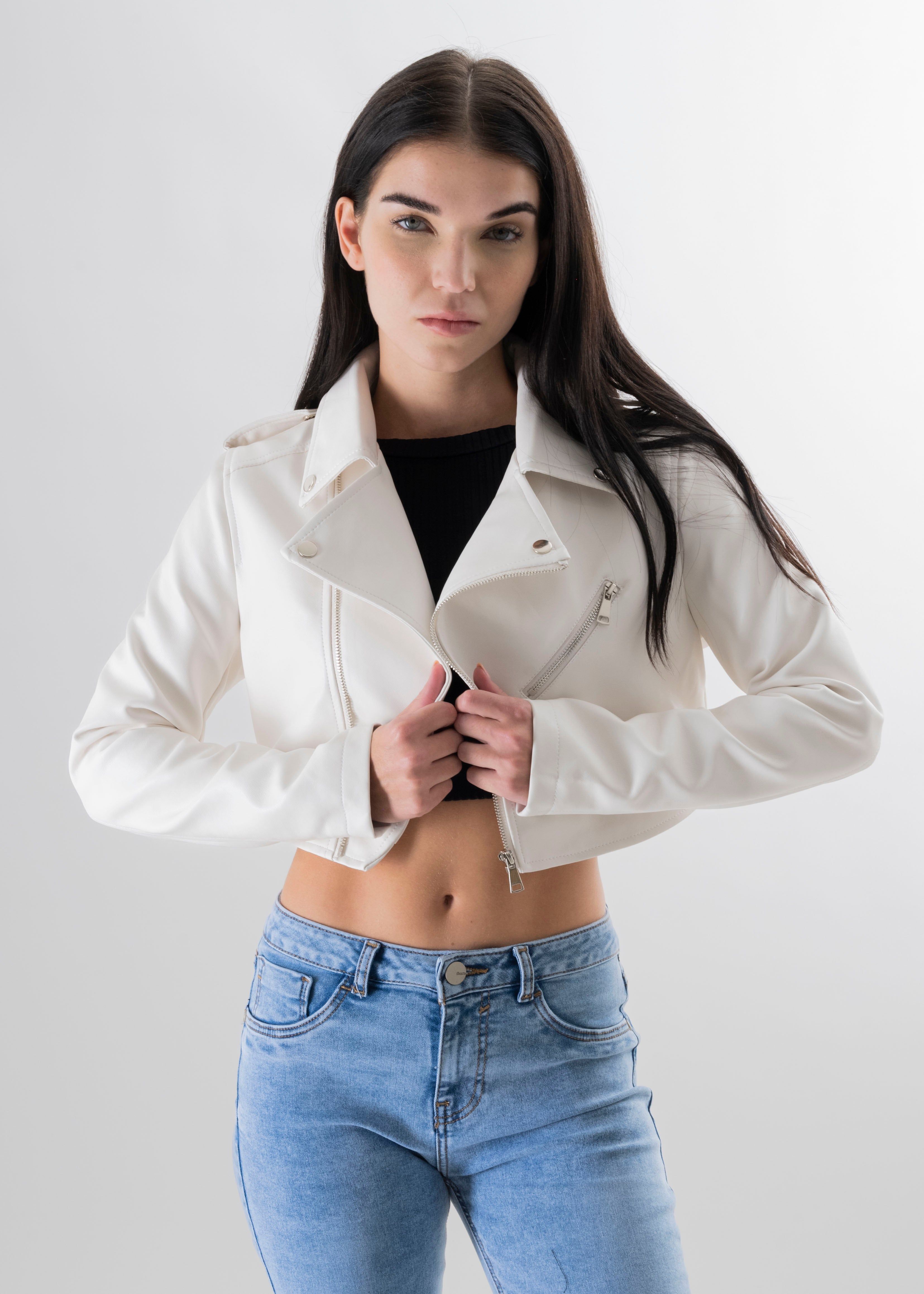 Chamarra crop biker efecto piel sold by Shasa product image thumbnail 2