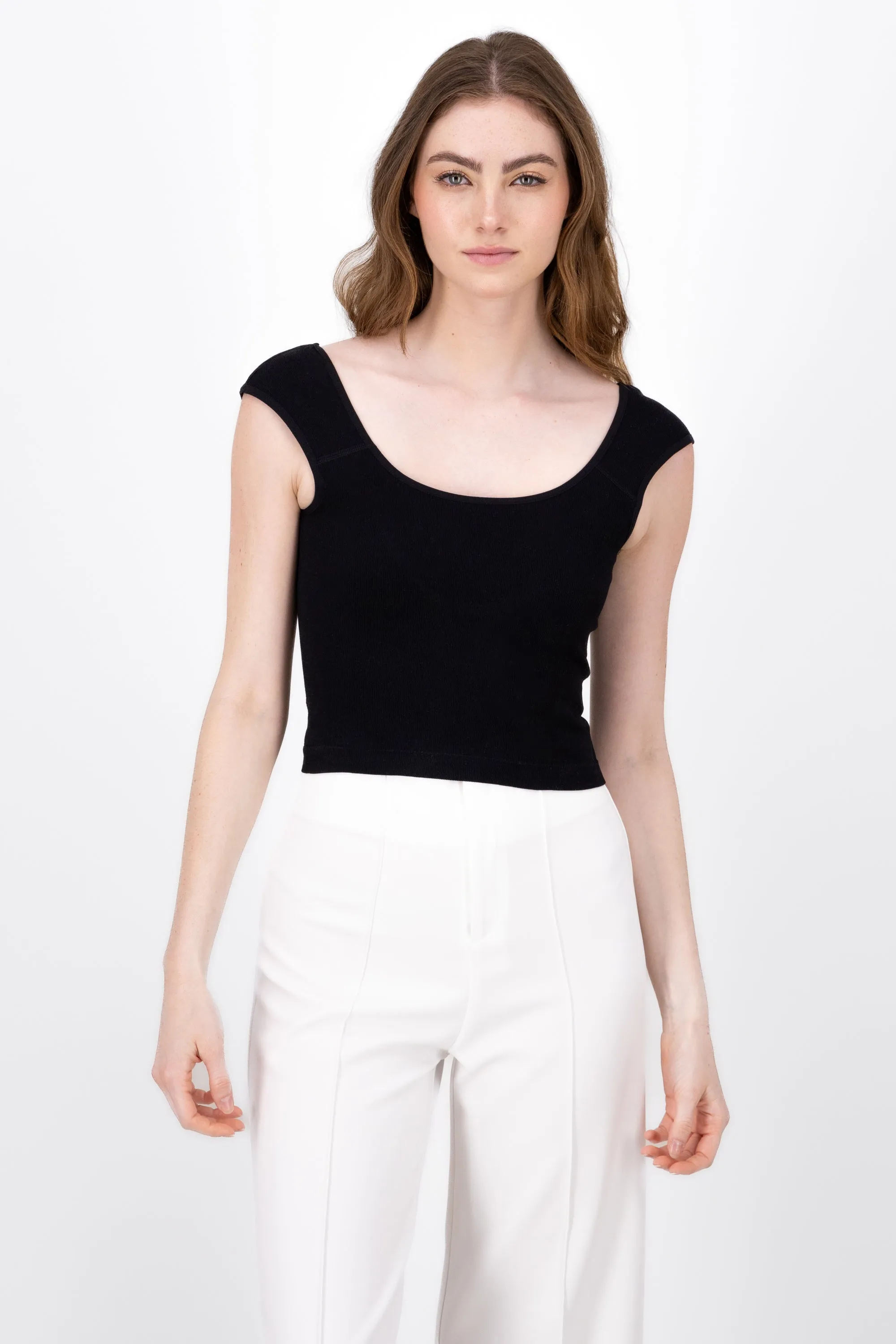 Top Sin Manga Con Escote En Espalda sold by Shasa product image thumbnail 2