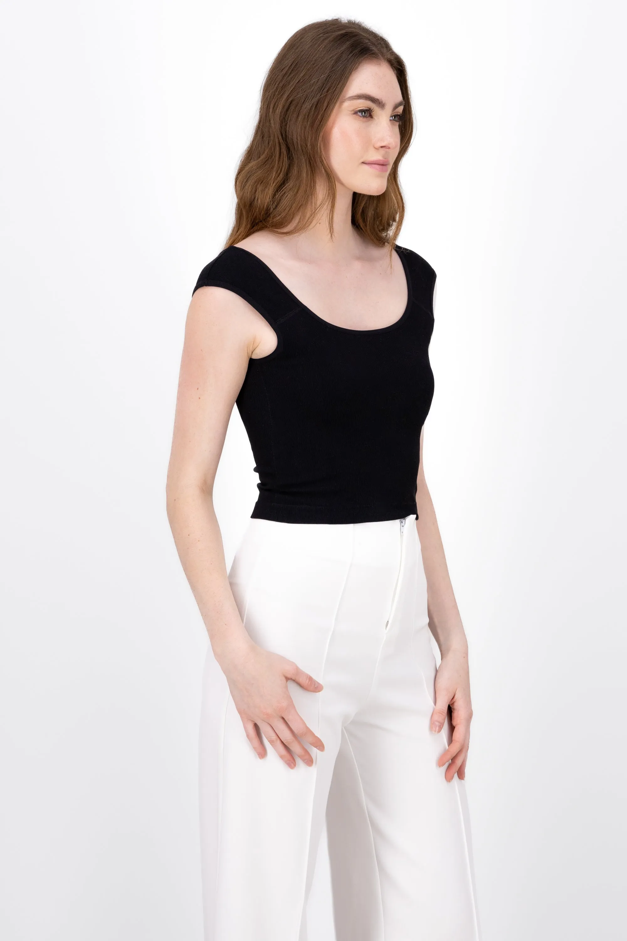 Top Sin Manga Con Escote En Espalda sold by Shasa product image thumbnail 3