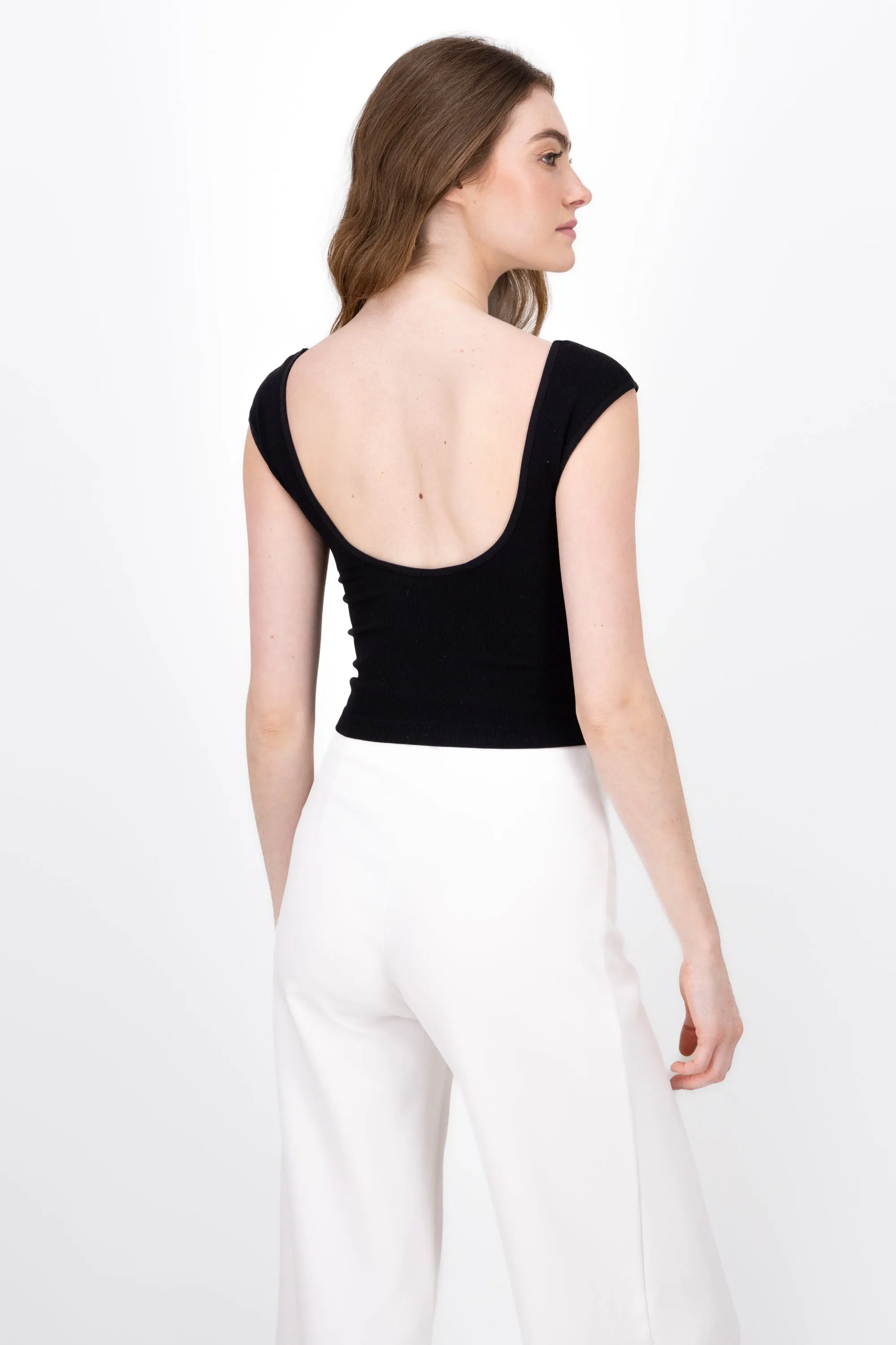 Top Sin Manga Con Escote En Espalda sold by Shasa product image thumbnail 4