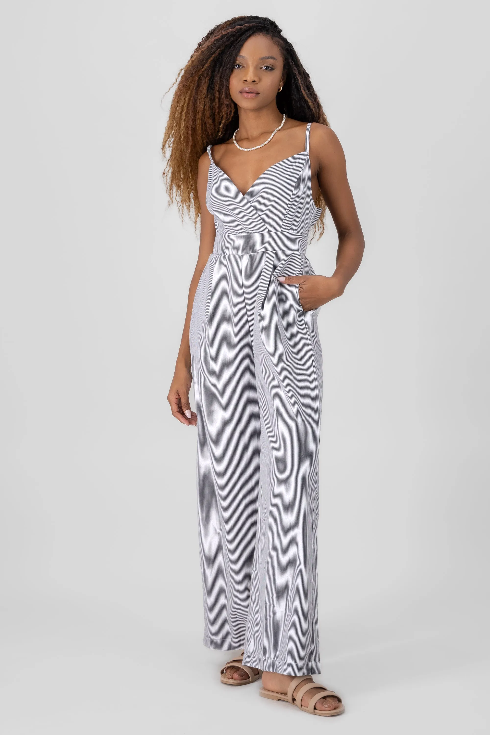 Jumpsuit escote v tirantes sold by Shasa