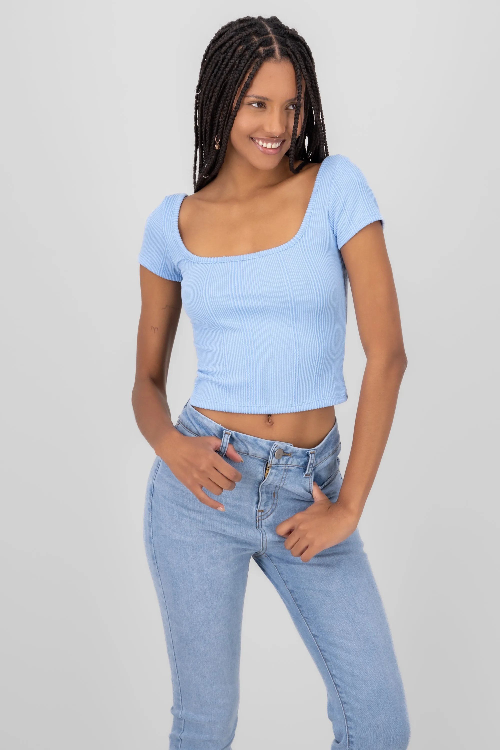 Top manga corta escote cuadrado sold by Shasa