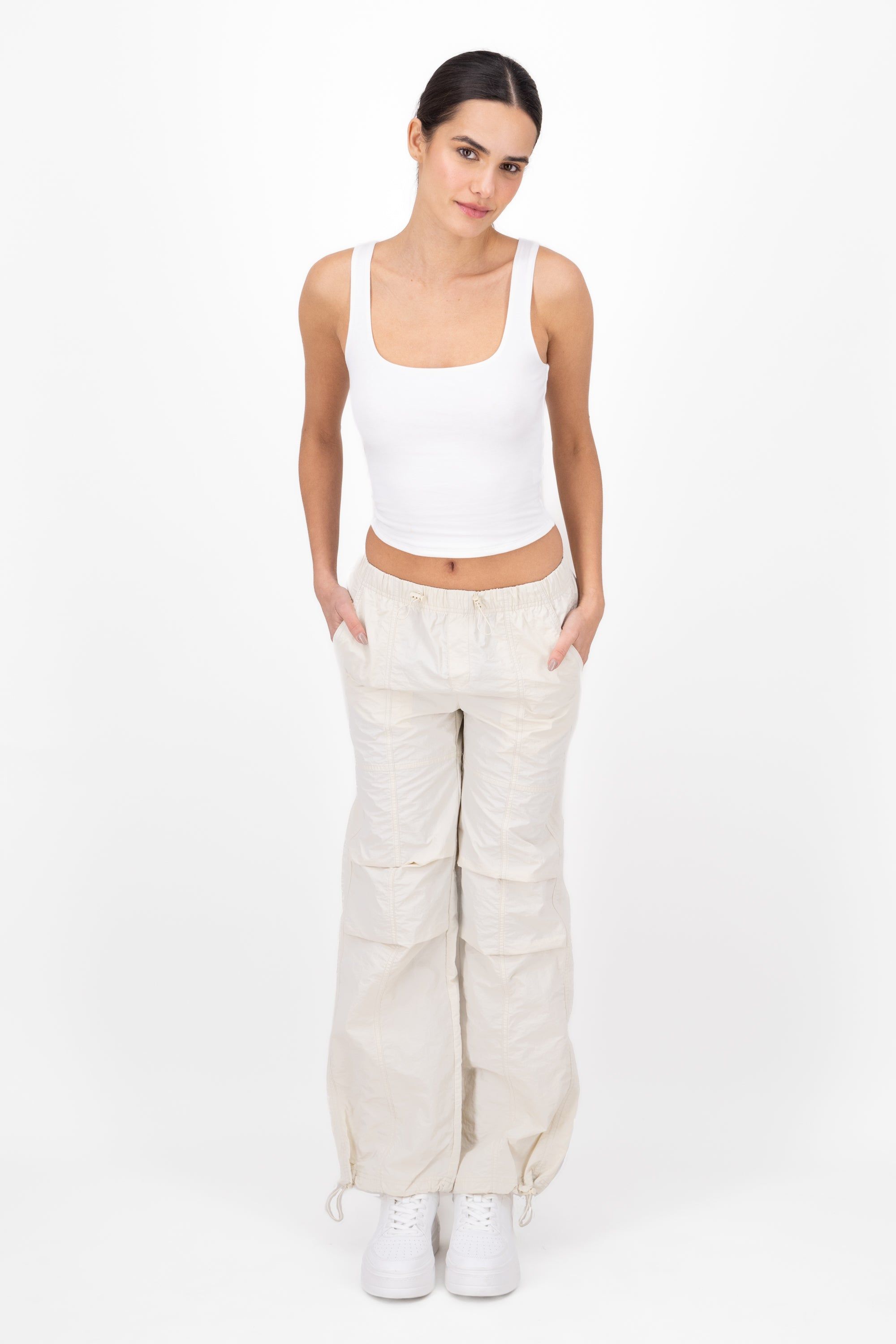 Pantalones Tipo Parachute sold by Shasa