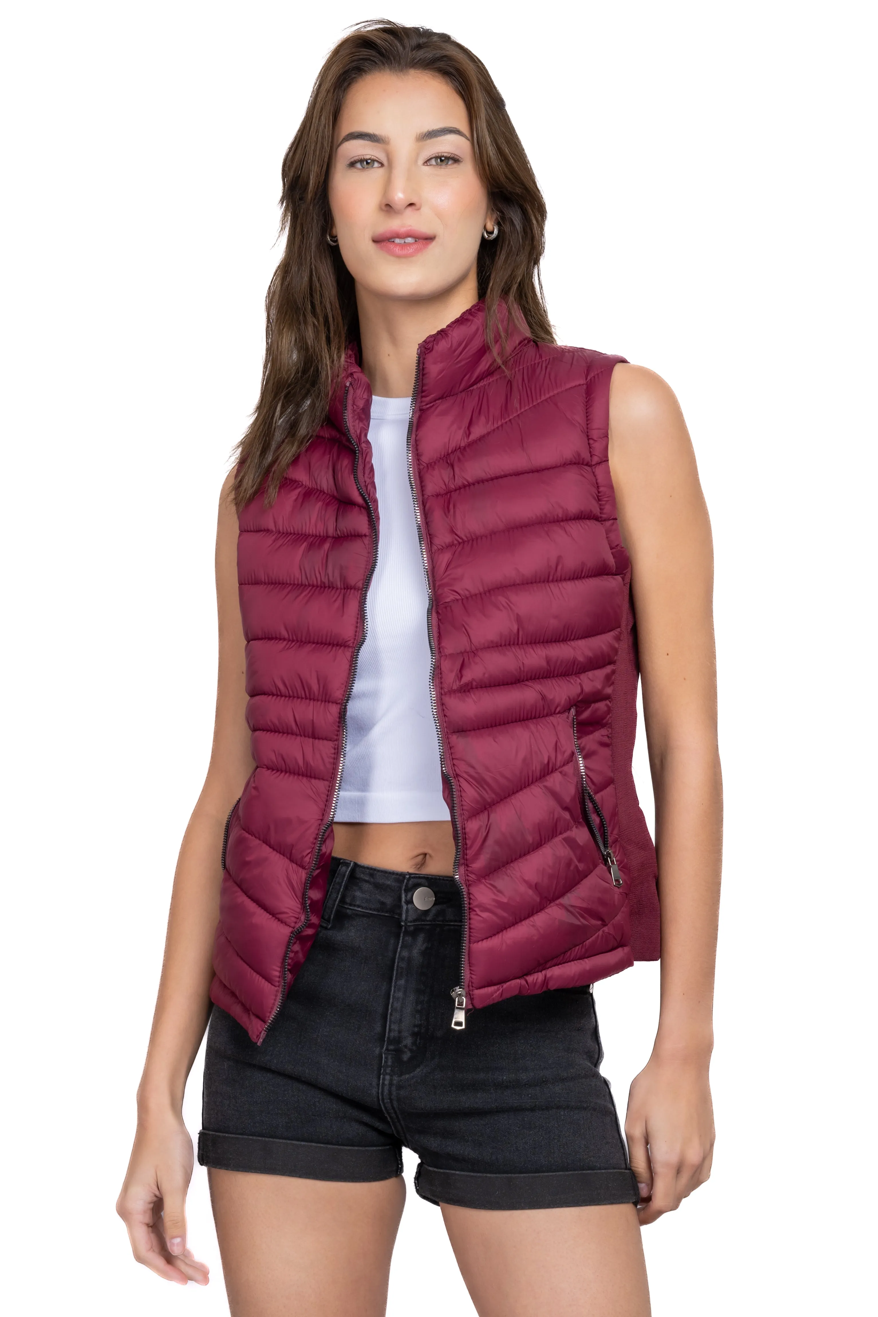 Chaleco capitonado cuello alto sold by Shasa