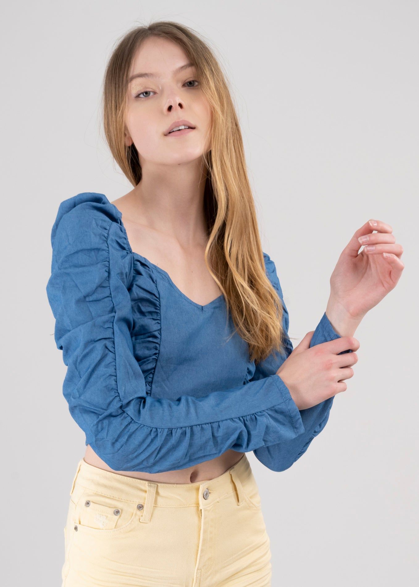 Blusa manga larga plisado denim sold by Shasa