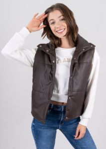 Chaleco capitonado corto efecto piel sold by Shasa
