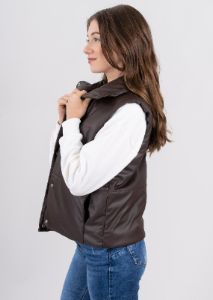Chaleco capitonado corto efecto piel sold by Shasa