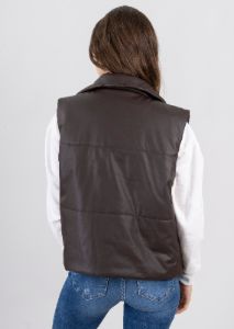 Chaleco capitonado corto efecto piel sold by Shasa