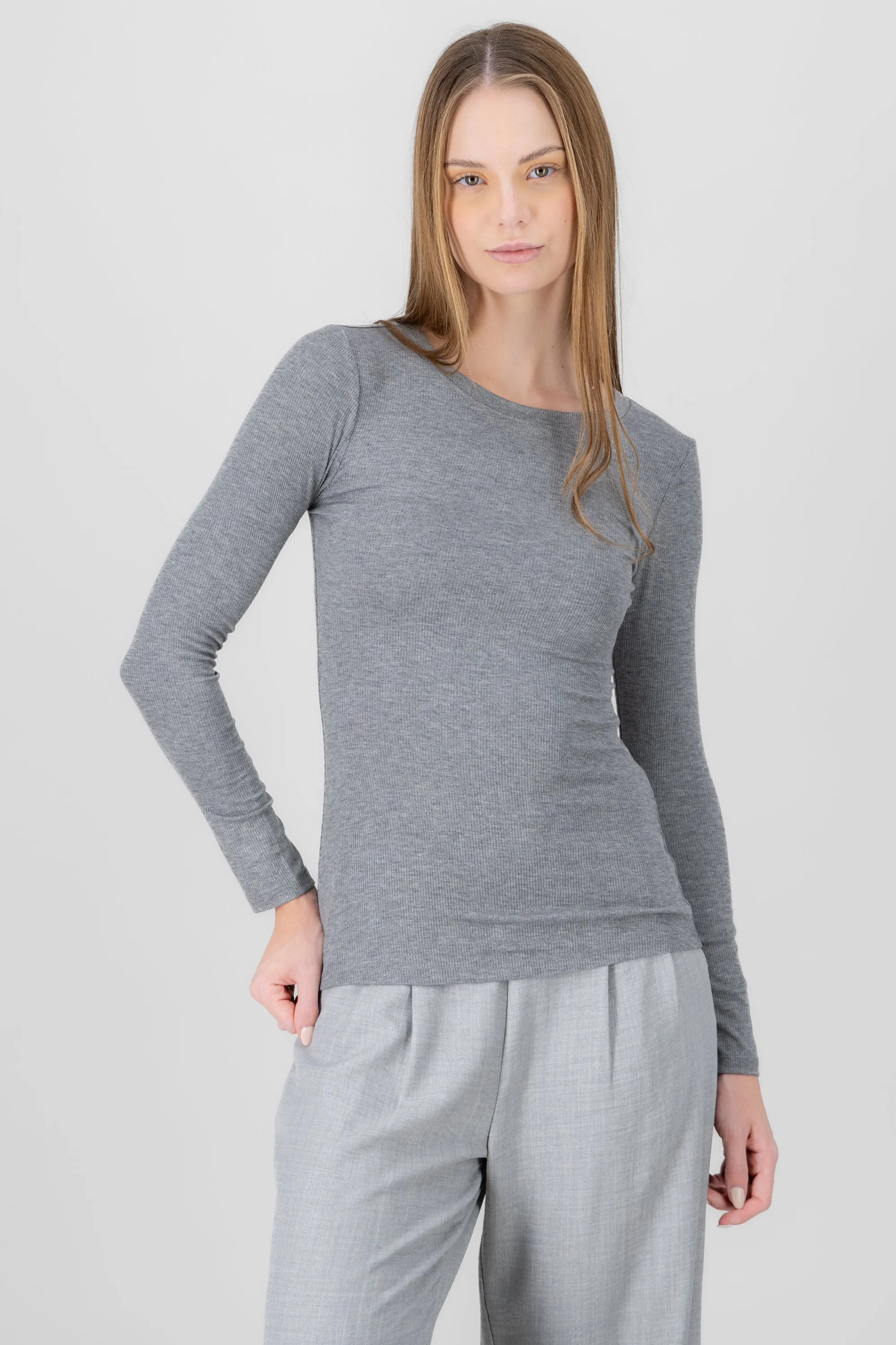 Top liso manga larga escote redondo sold by Shasa