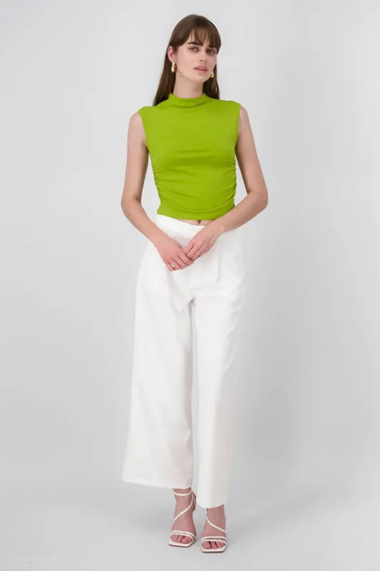 Pantalon liso con bolsas sold by Shasa