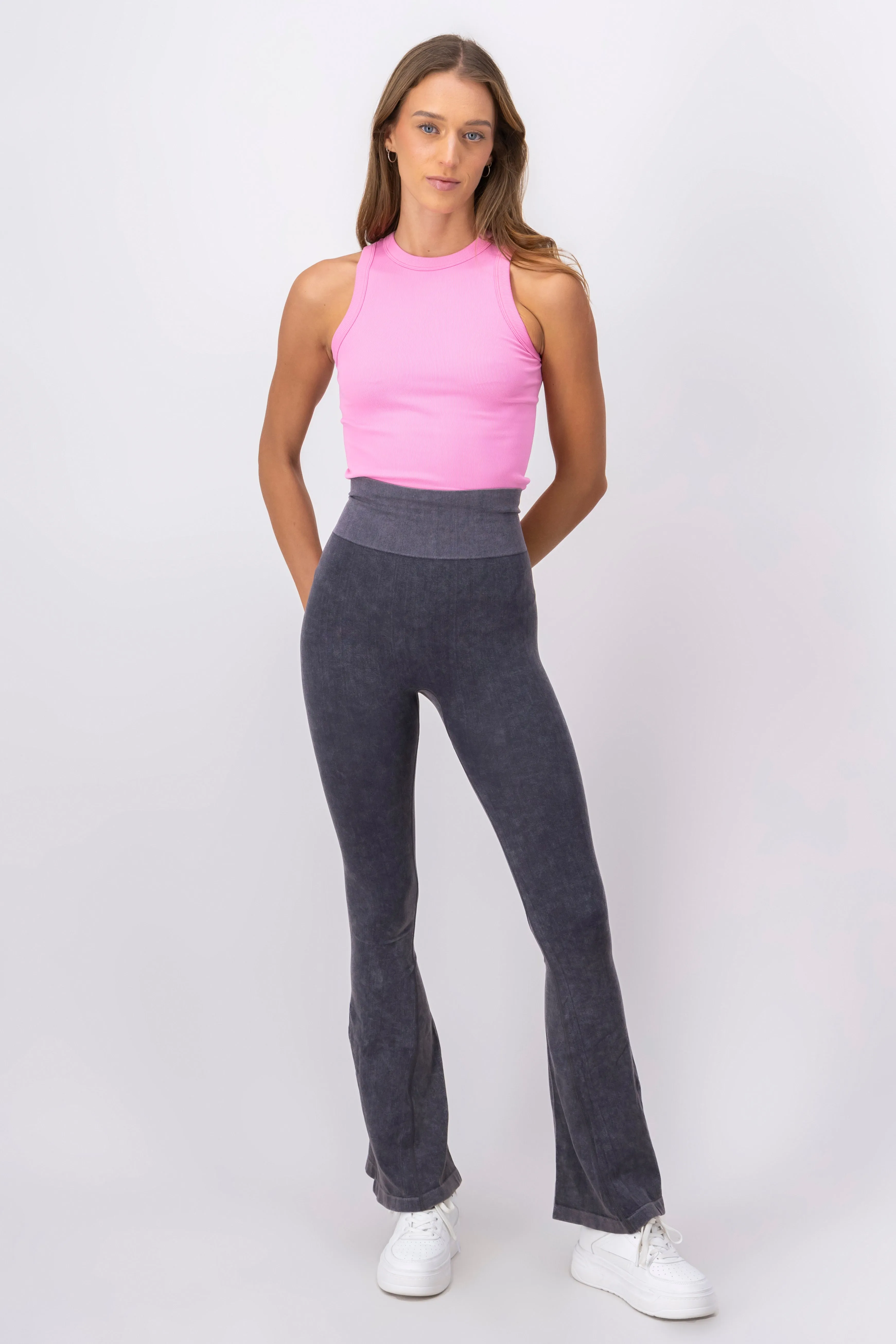 Leggings flared deslavado sold by Shasa