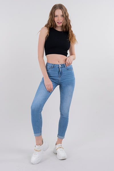Jeans cintura media dobladillo sold by Shasa