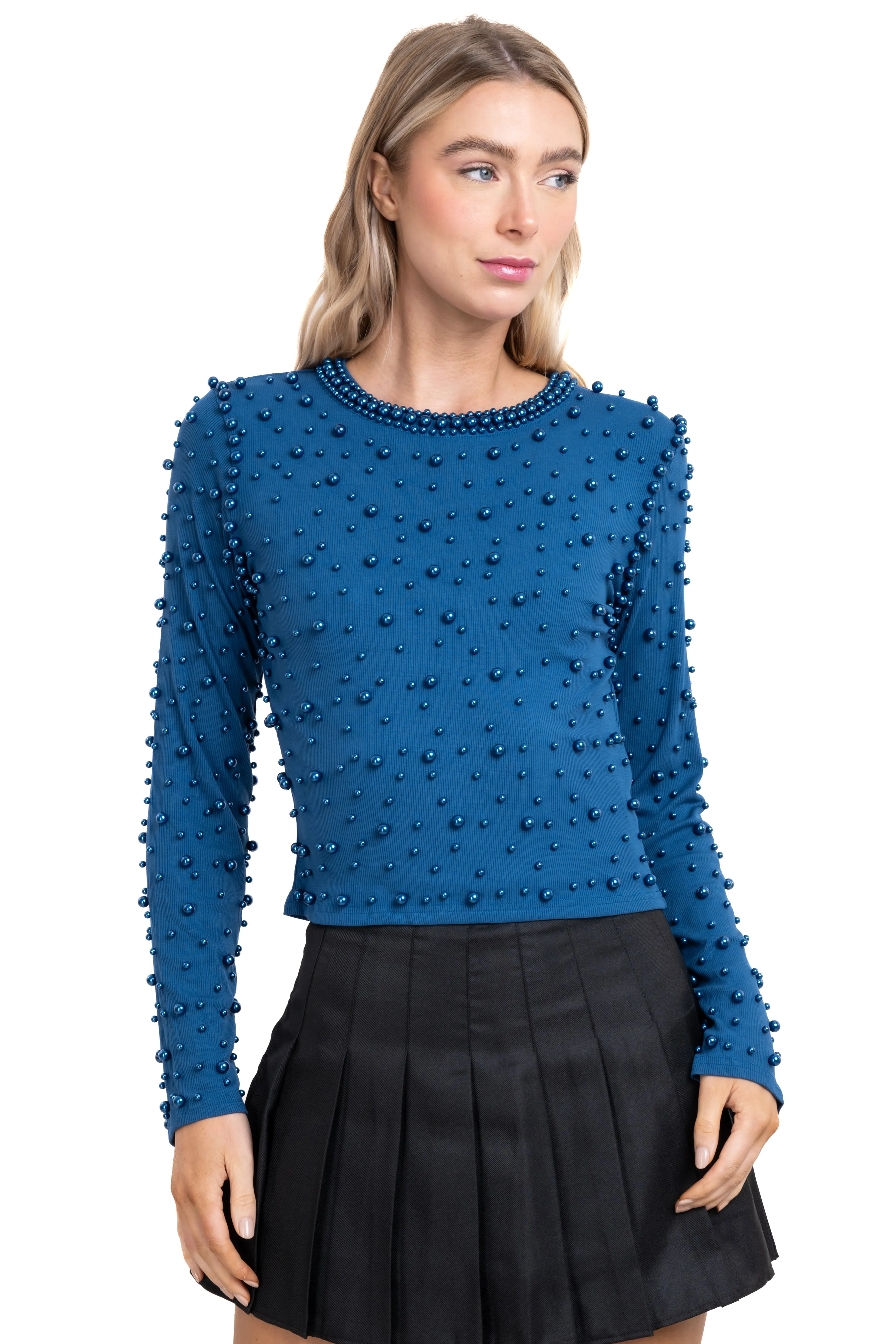 Sueter de perlas y brillos sold by Shasa