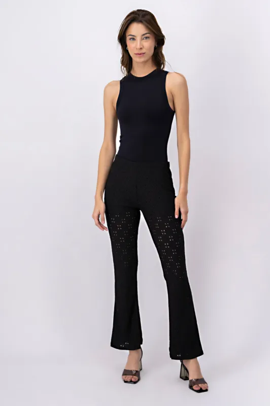 Pantalón flared eyelet flores sold by Shasa