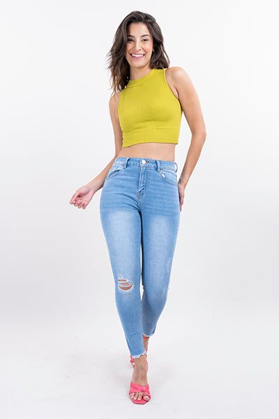 Jeans skinny con destrucción en rodilla sold by Shasa product image thumbnail 2