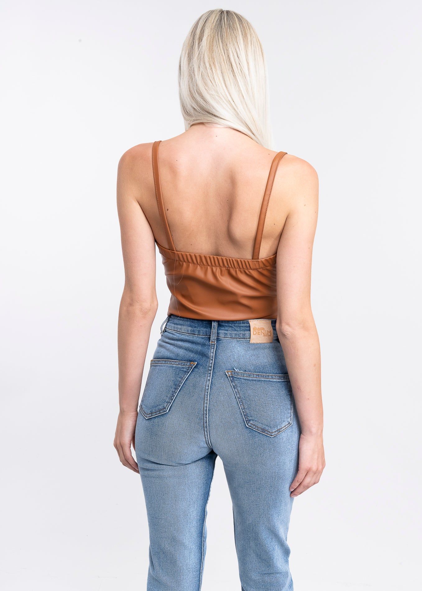 Top crop efecto piel cremallera sold by Shasa product image thumbnail 5