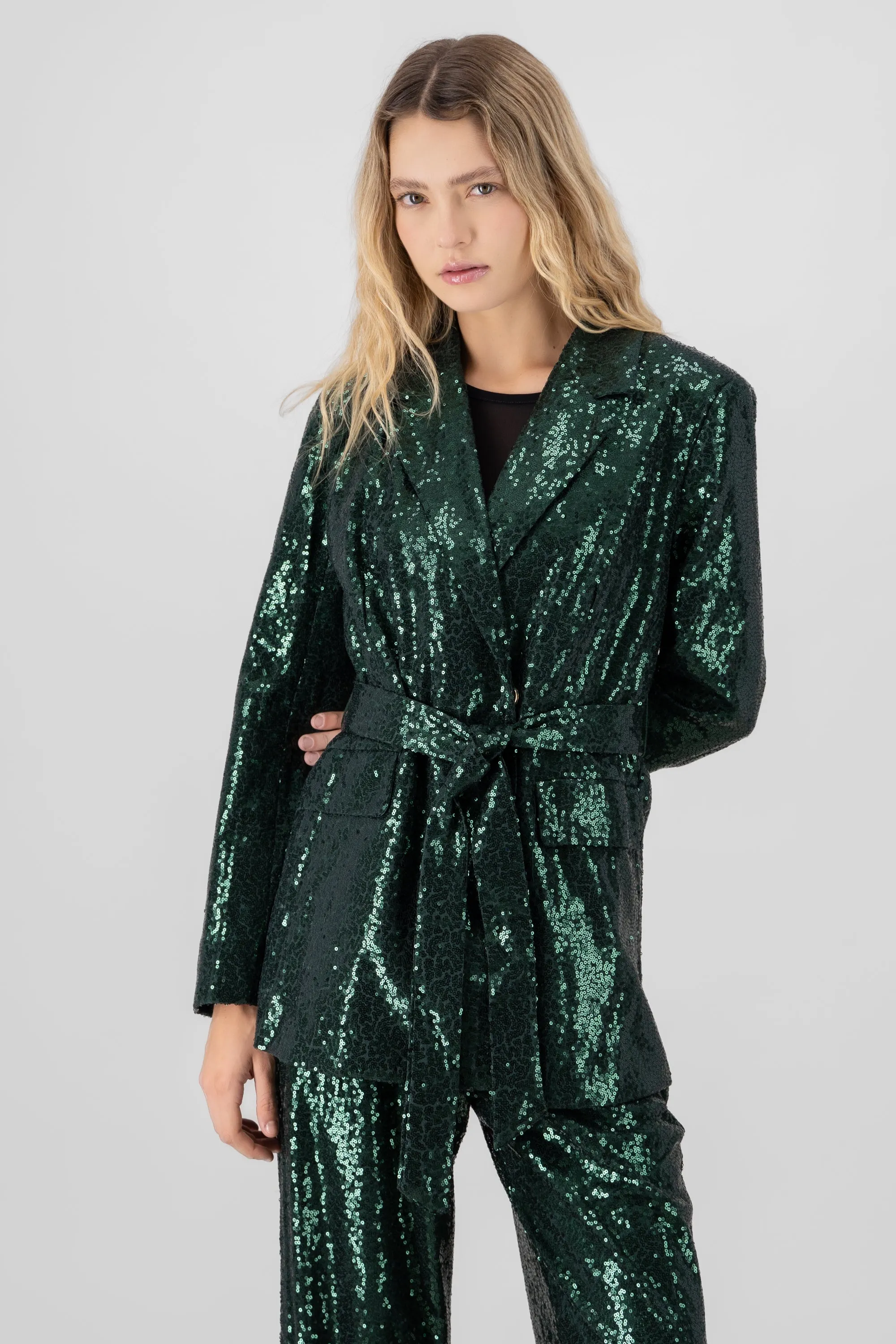 Saco brillos detalle cinturon sold by Shasa