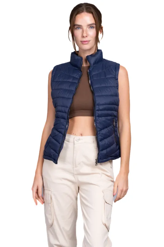 Chaleco capitonado cuello alto sold by Shasa