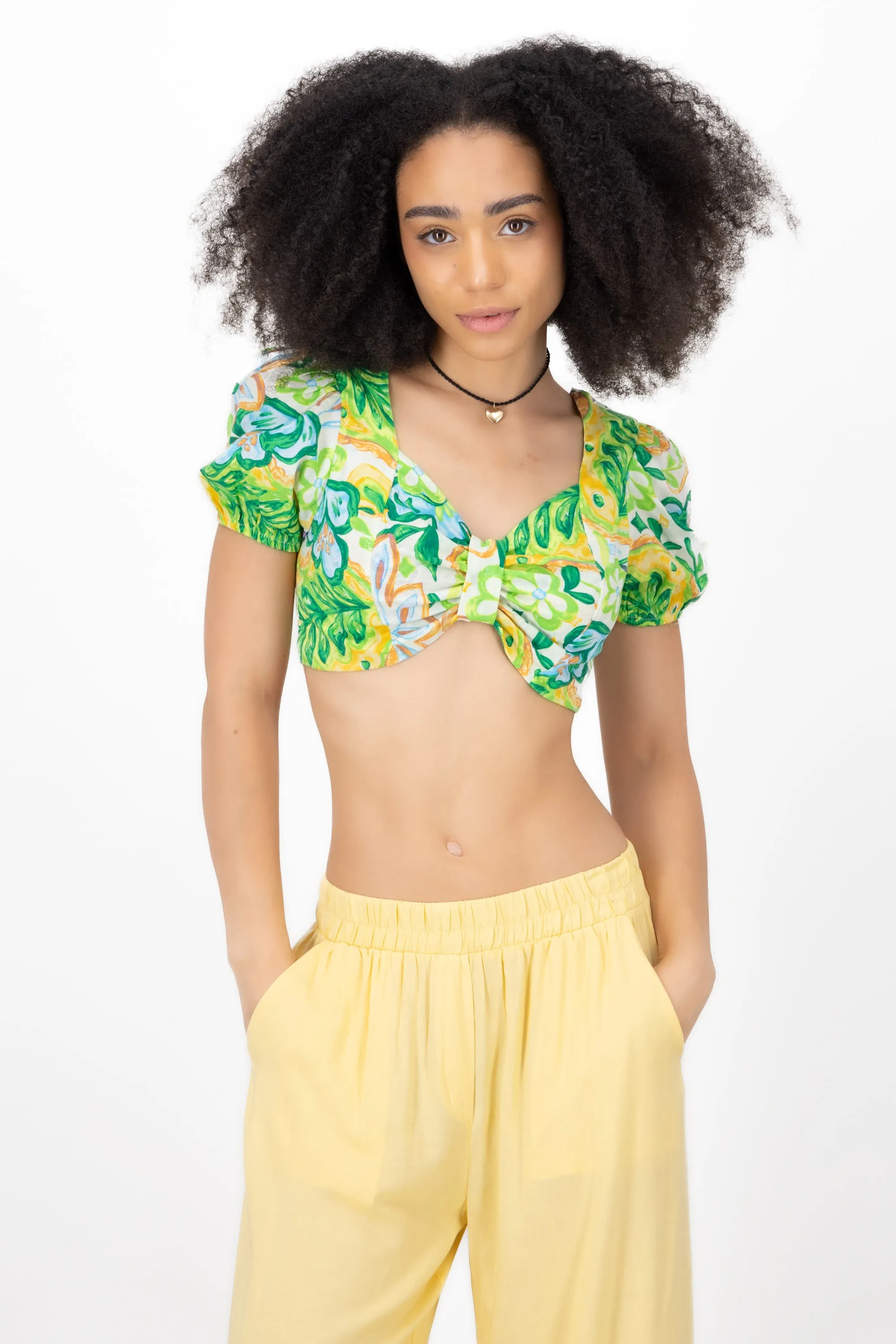 Top mangas abullonadas estampado tropical sold by Shasa