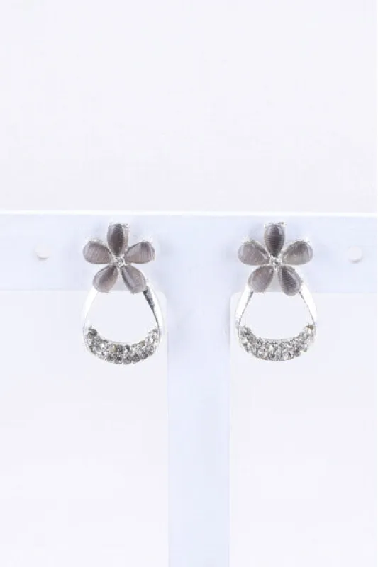 Aretes Flor Cristal sold by Shasa