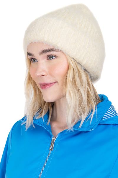 Beanie tejido peluche sold by Shasa