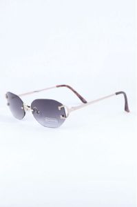 Lentes ovalados tintados sold by Shasa