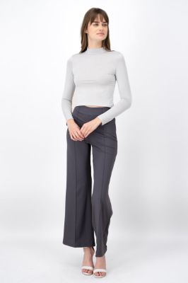 Pantalon fluido recto detalle costura sold by Shasa