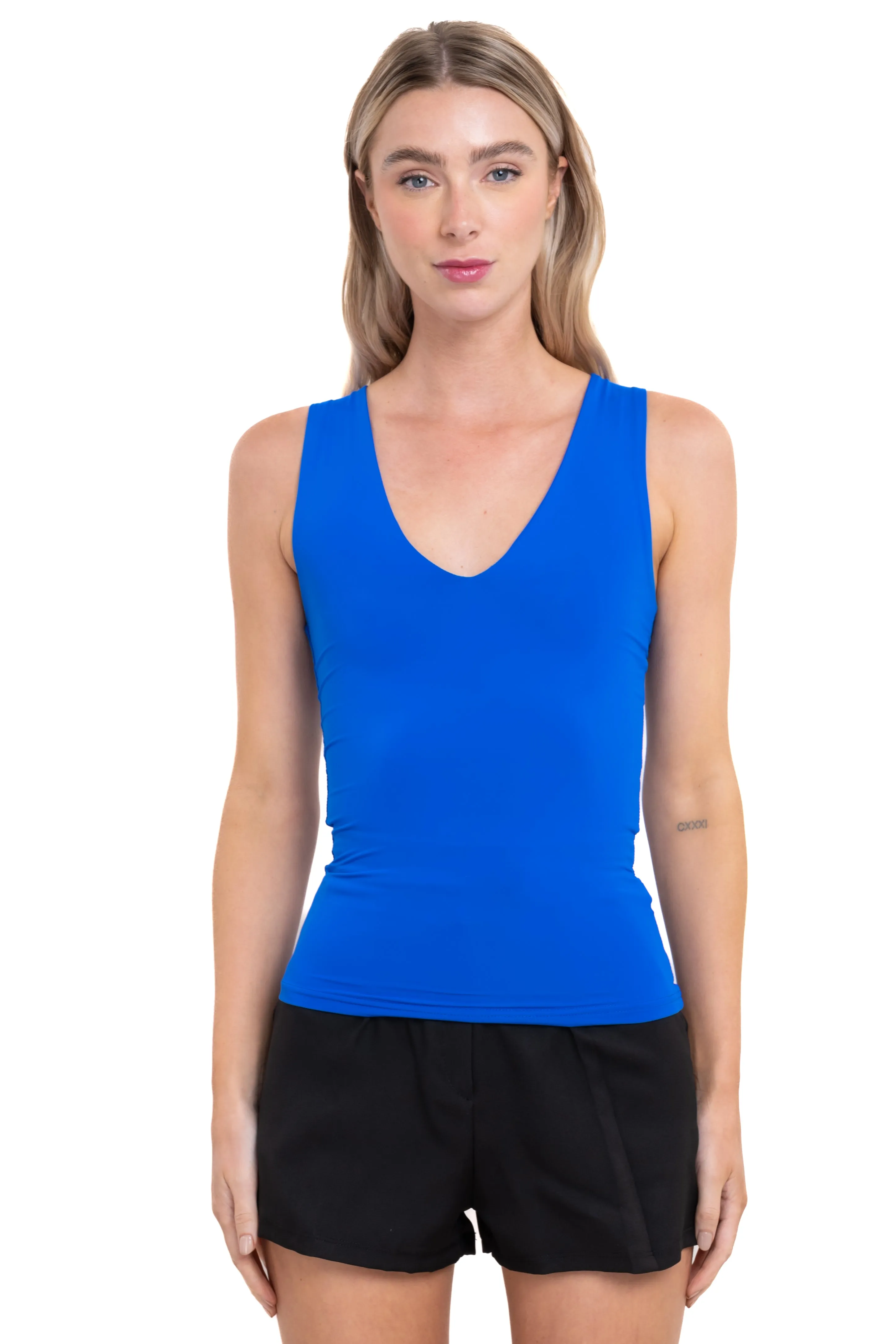 Top sin manga detalle cuello sold by Shasa product image thumbnail 2