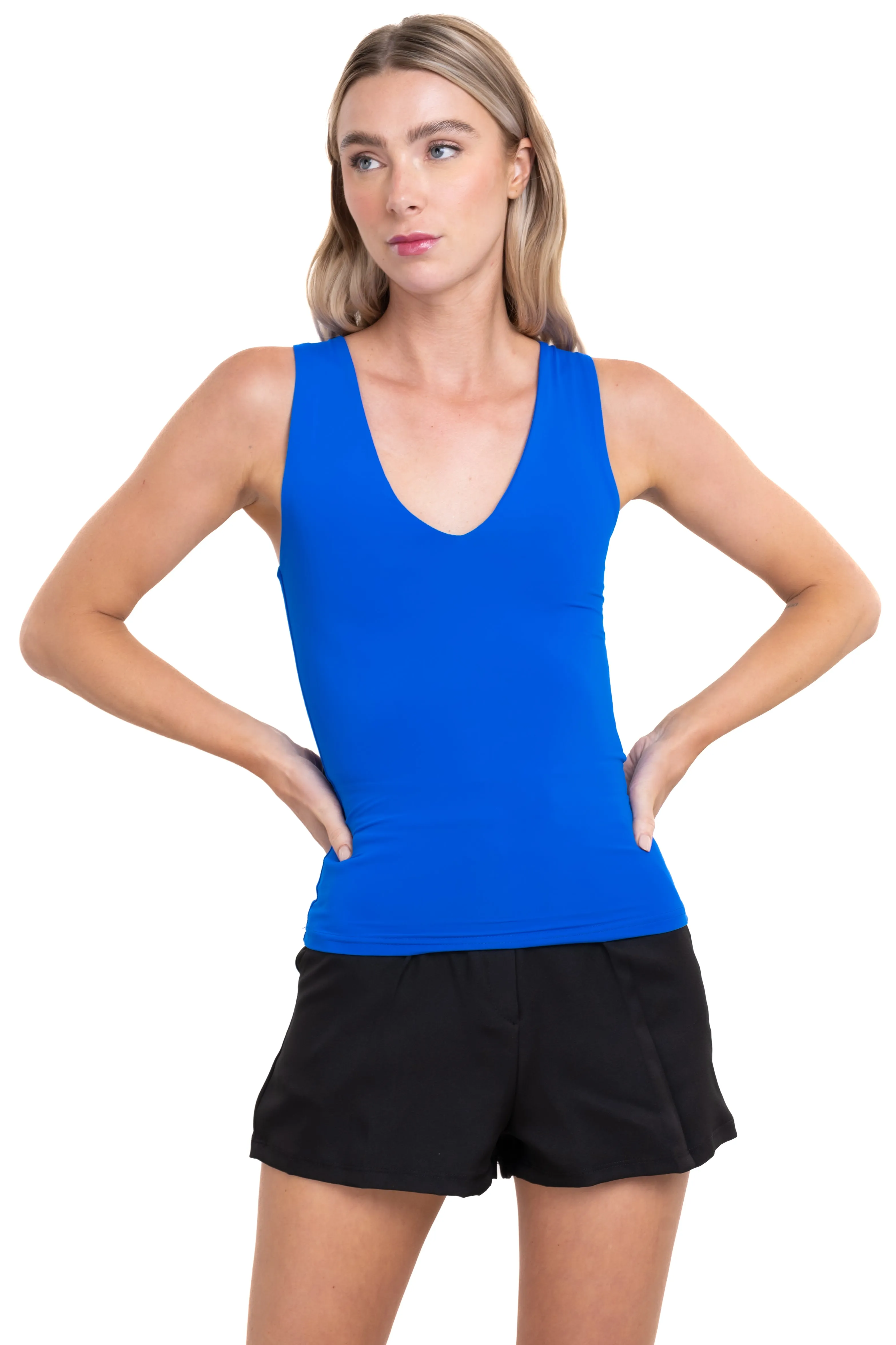 Top sin manga detalle cuello sold by Shasa