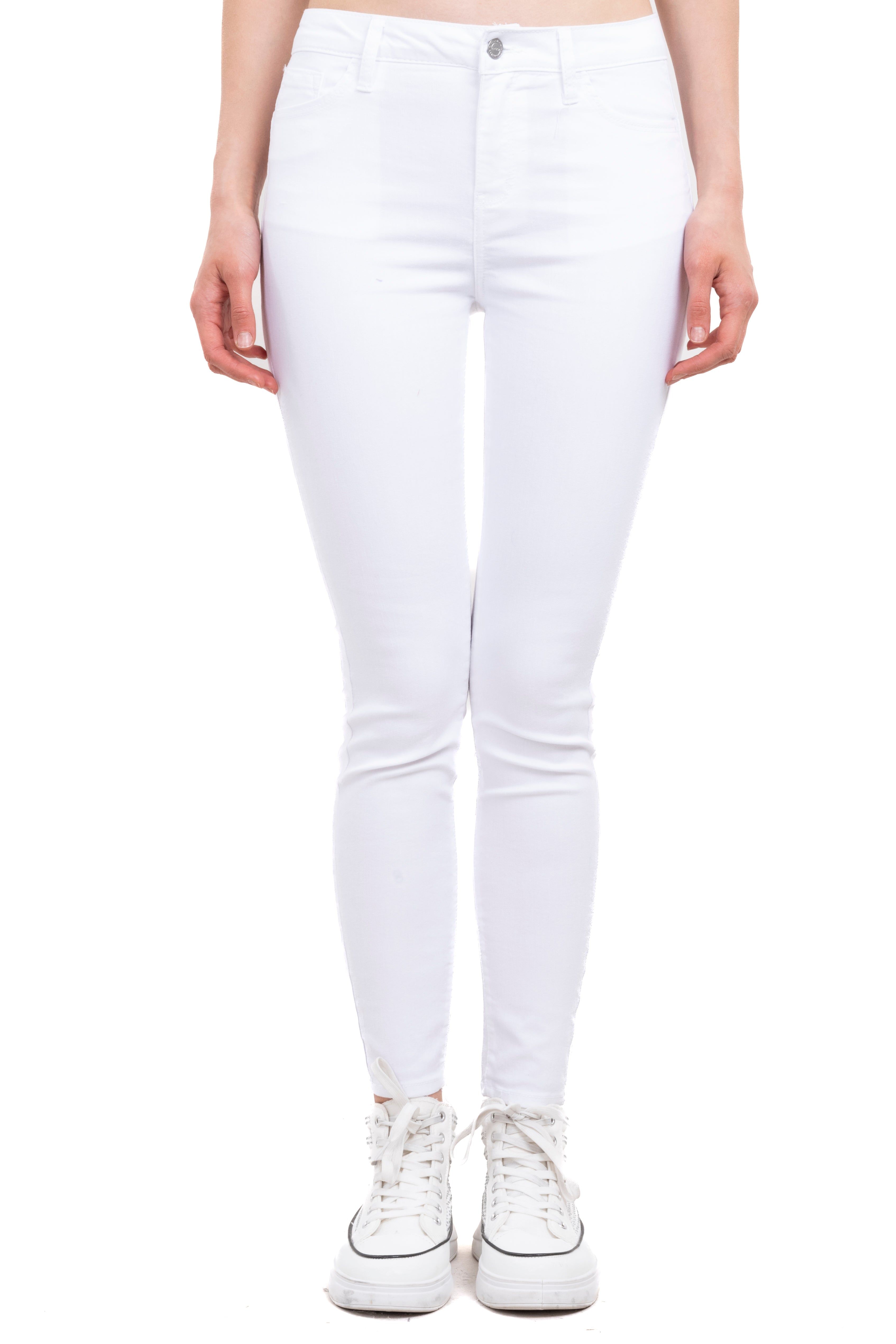 Jeans skinny lisos cintura media sold by Shasa