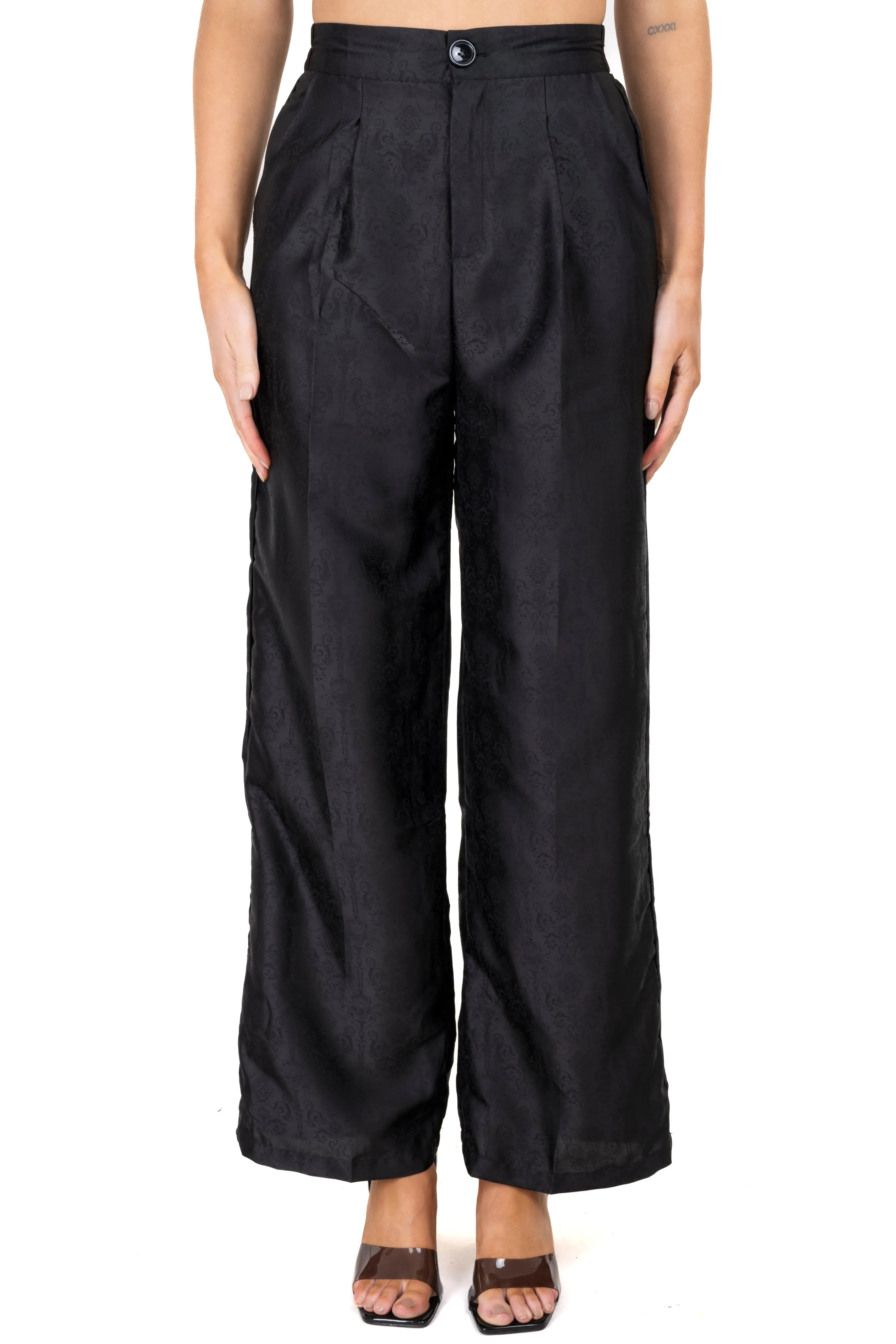 Pantalon fluido recto sold by Shasa