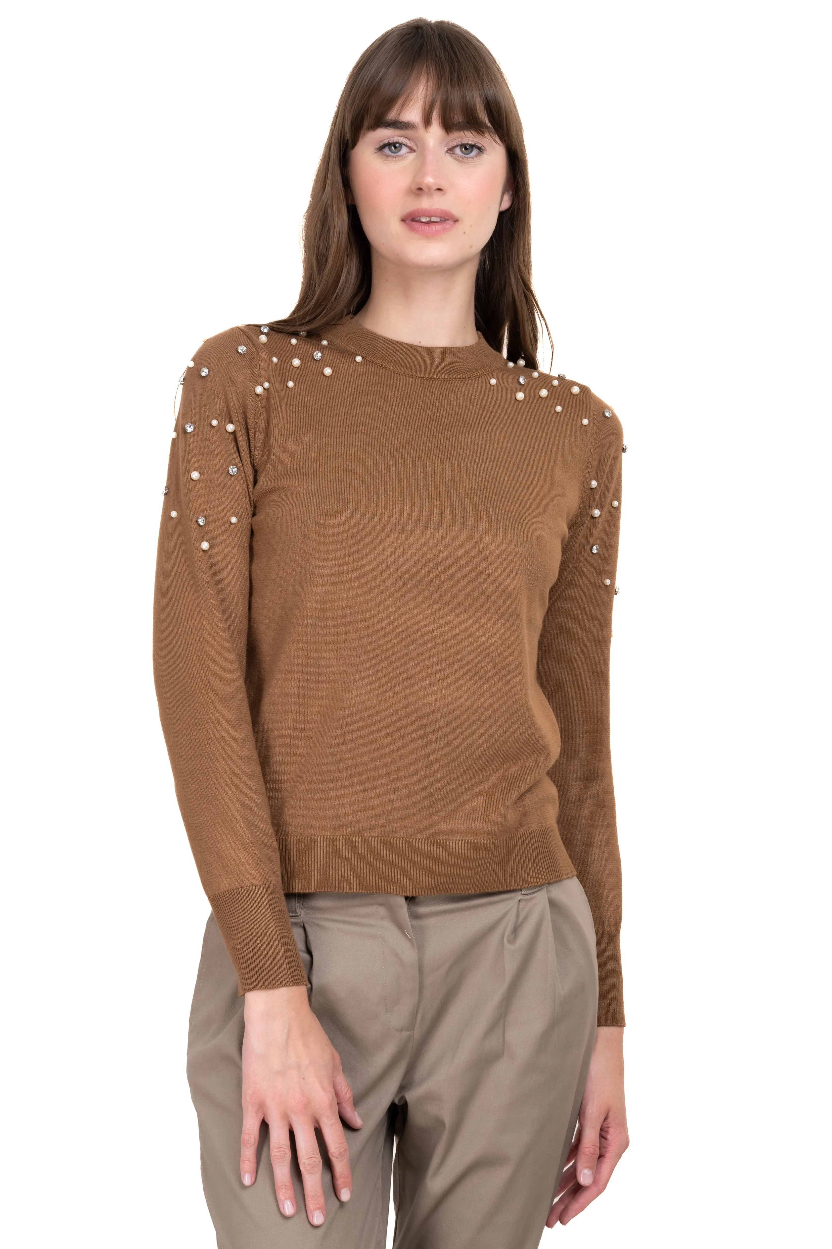 Suéter aplicaciones perlas sold by Shasa