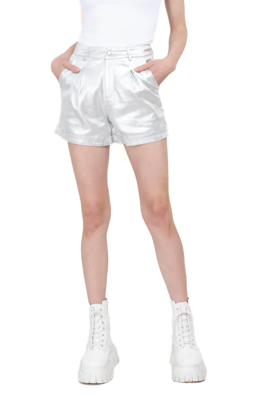 Short efecto piel metálico dobladillo sold by Shasa