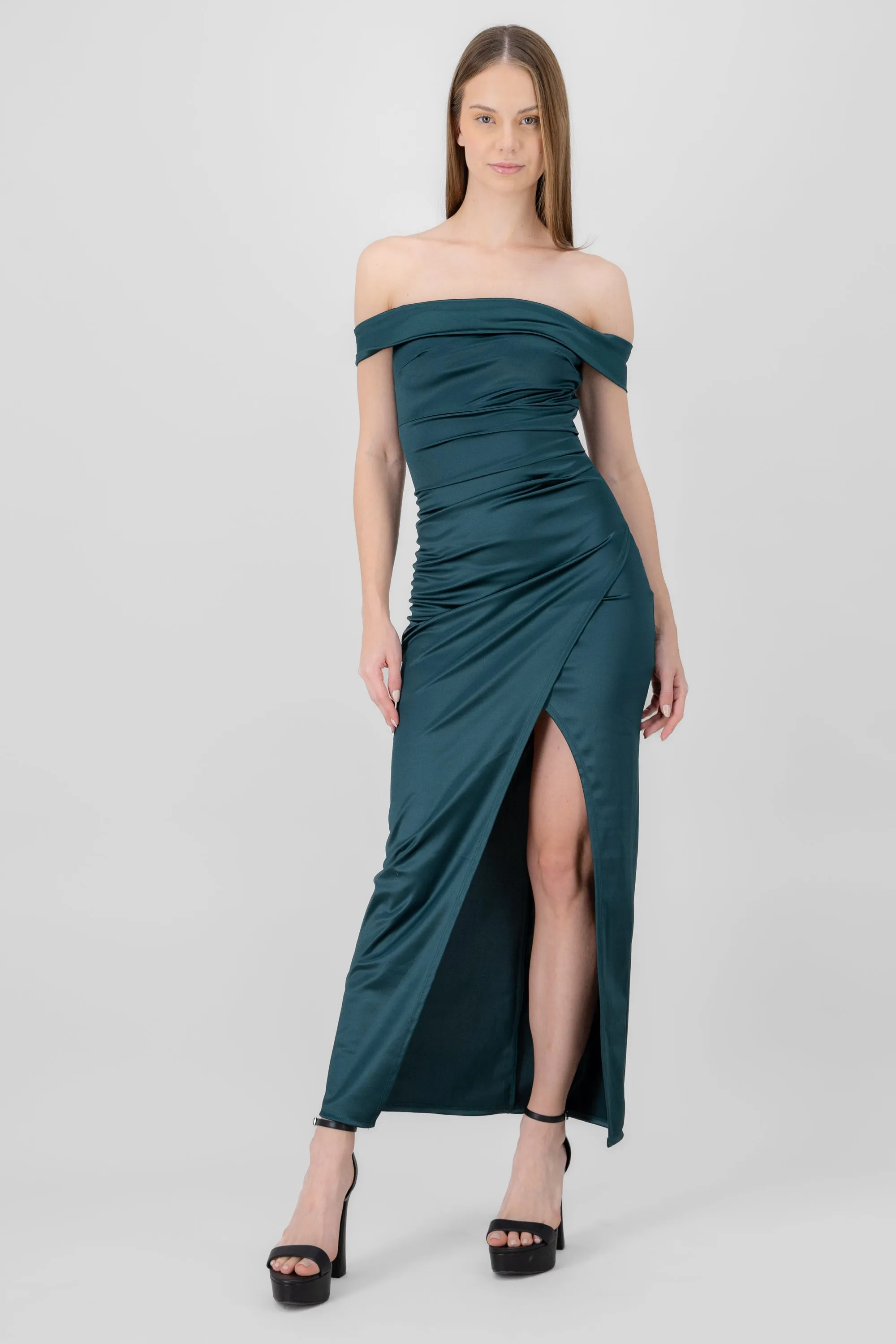 Vestido maxi satin sin hombros con abertura sold by Shasa