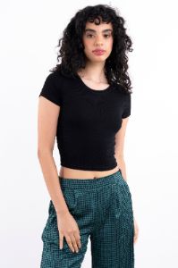 Top acanalado liso manga corta sold by Shasa