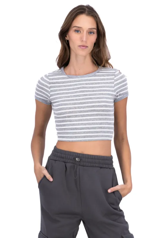 Playera crop líneas bicolor sold by Shasa