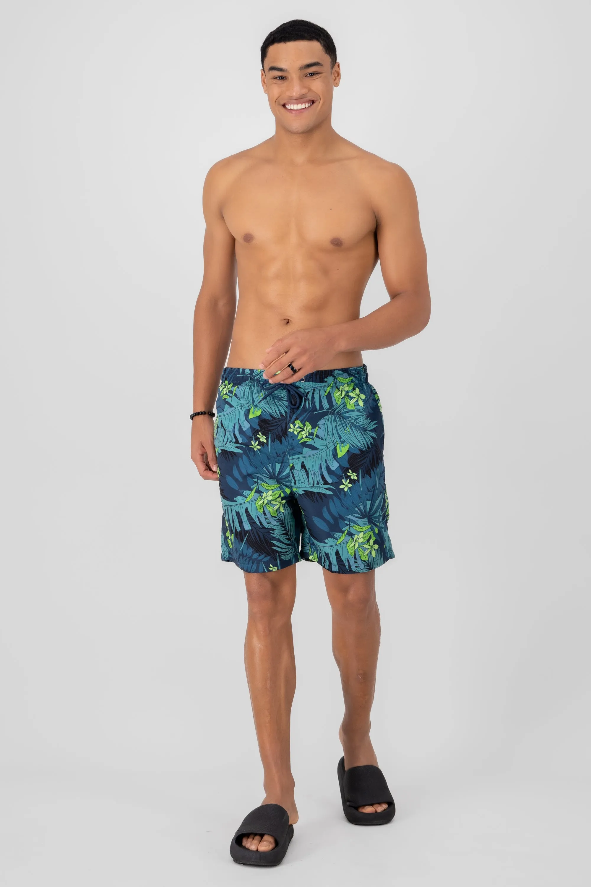 Traje de baño hojas sold by Shasa