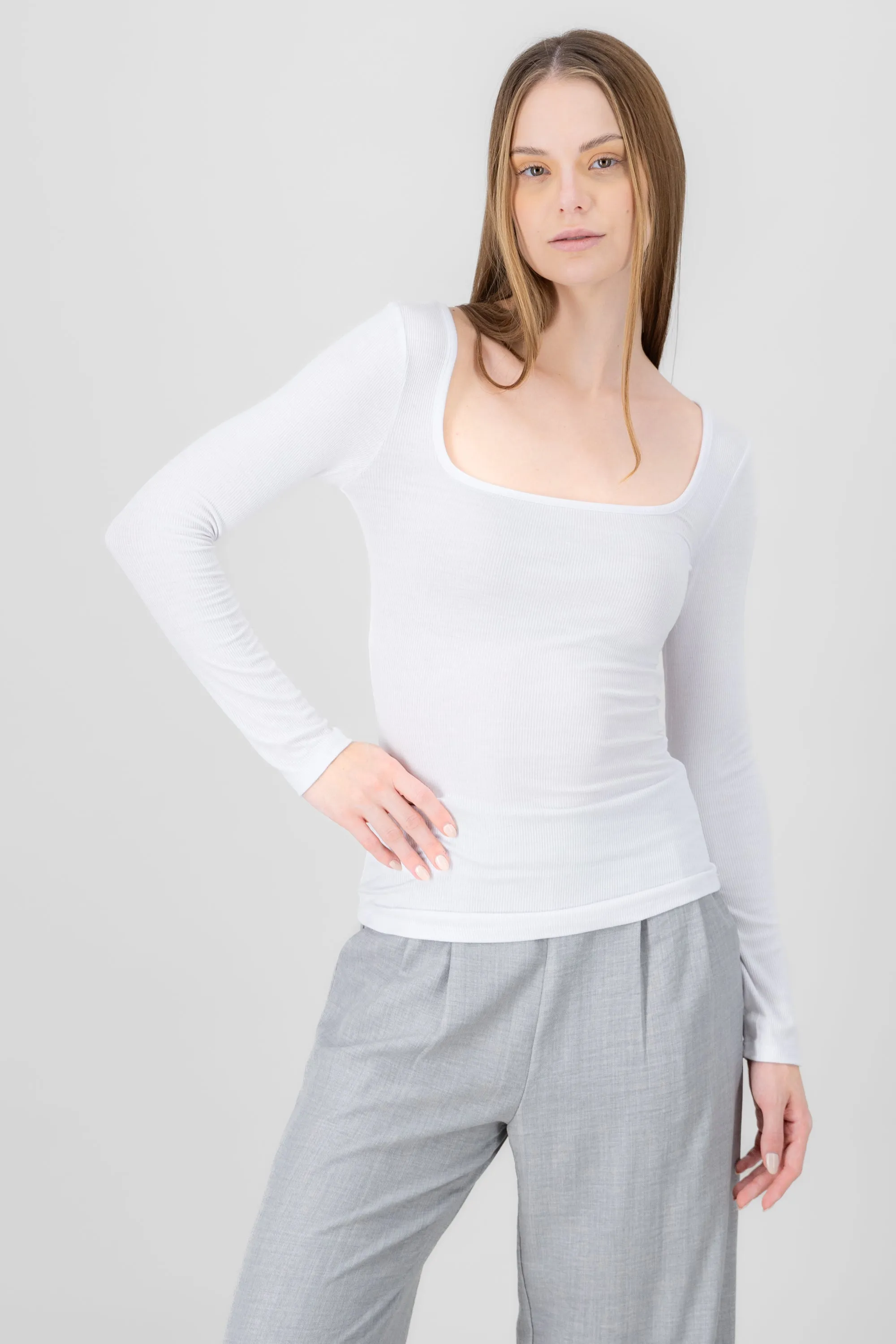 Top manga larga escote cuadrado sold by Shasa product image thumbnail 2