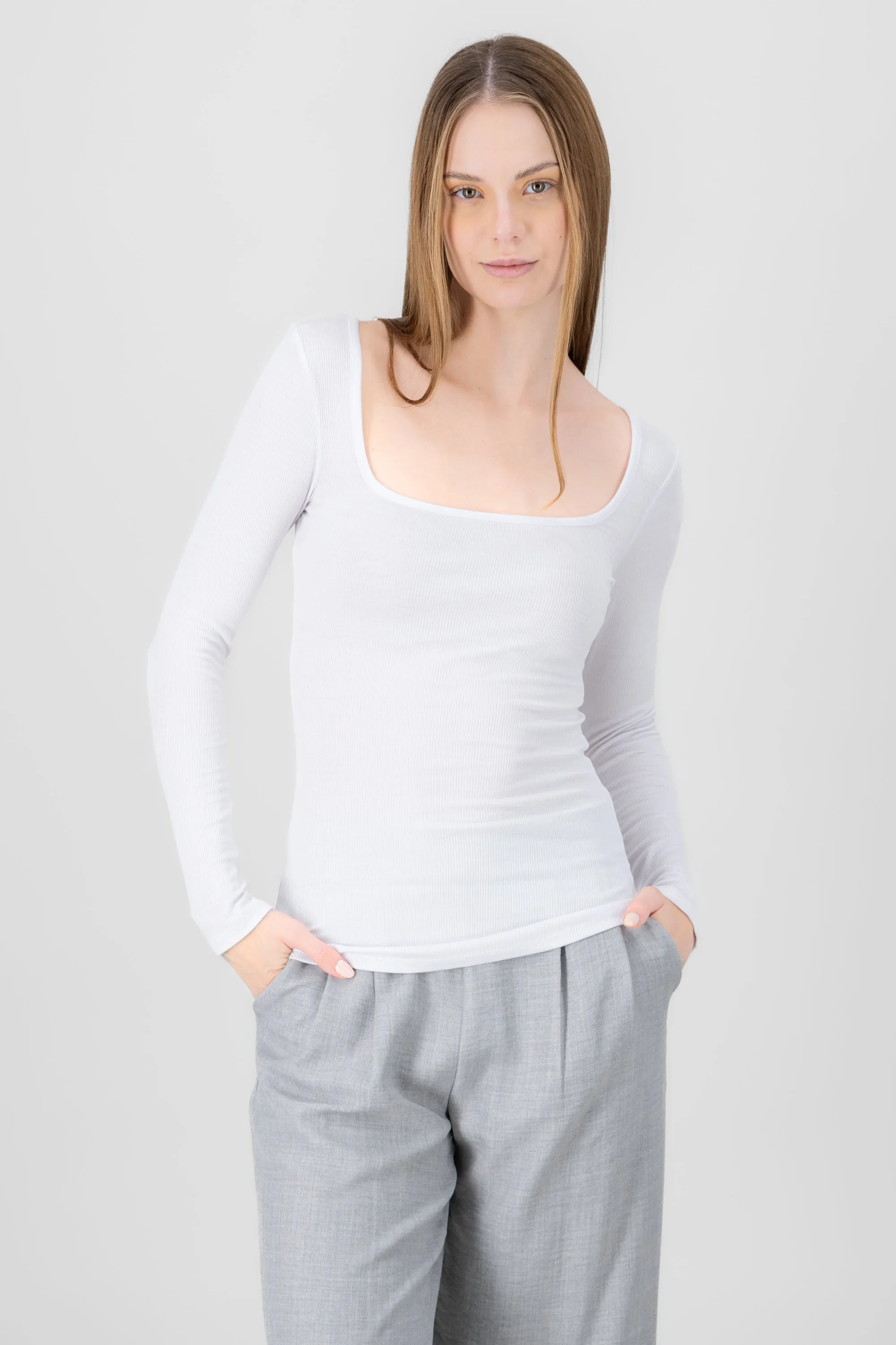 Top manga larga escote cuadrado sold by Shasa