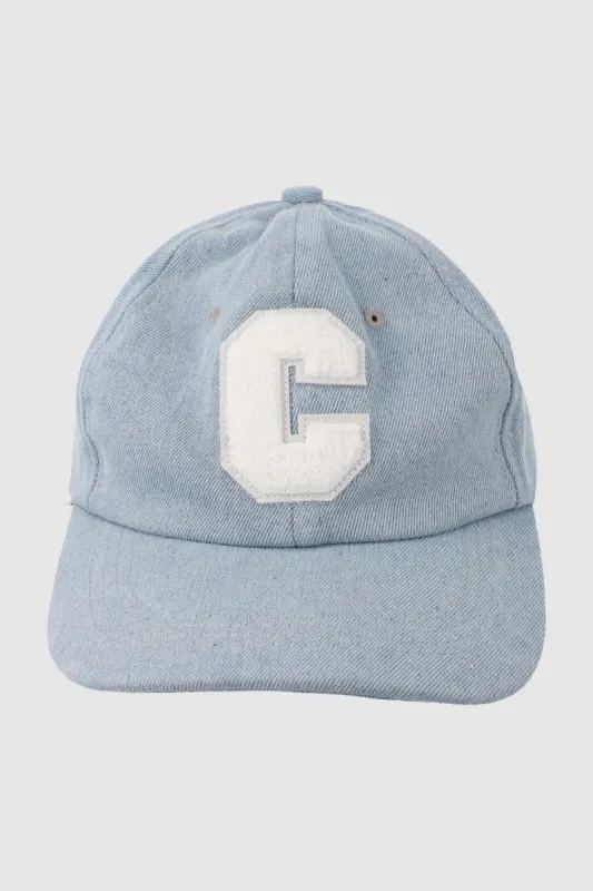 Gorra denim letra C sold by Shasa