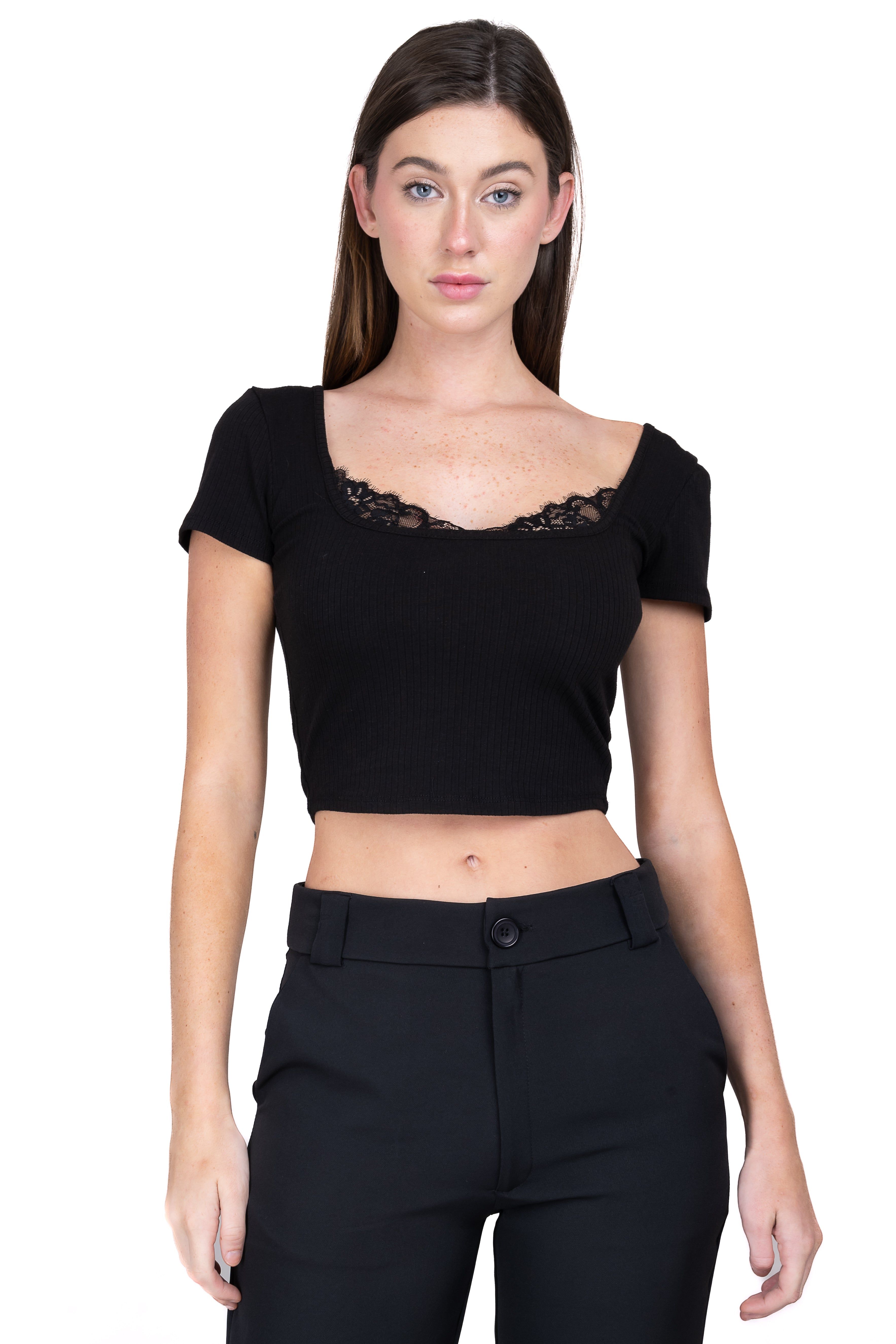 Top acanalado liso encaje sold by Shasa