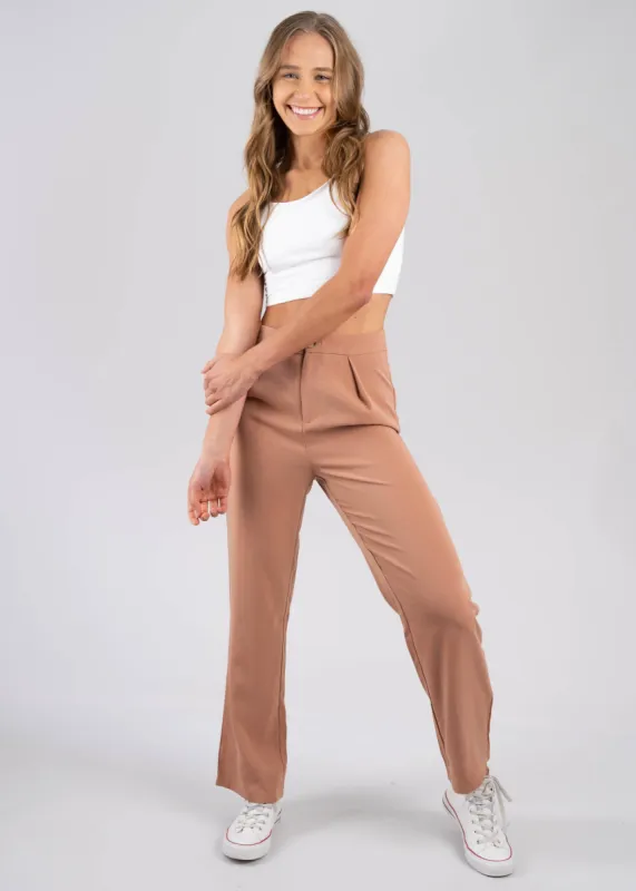 Pantalón straight cintura alta pinzas sold by Shasa