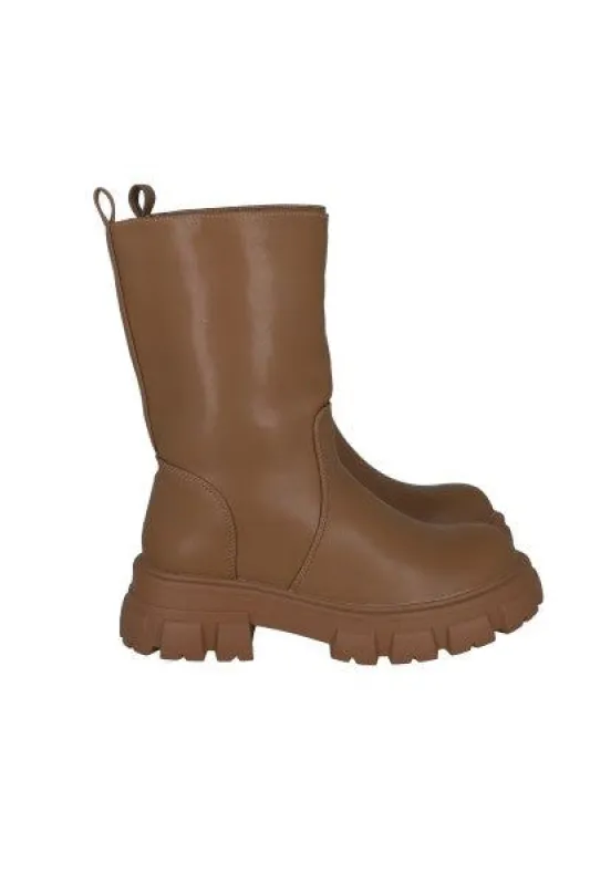 Bota midi bucket suela dentada sold by Shasa