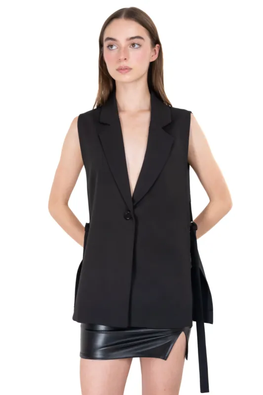 Chaleco sastreado detalle lazo sold by Shasa