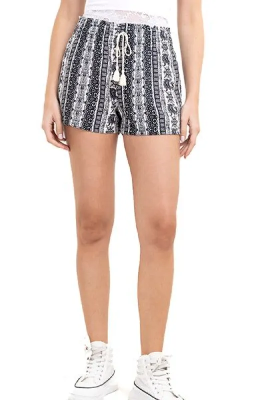 Short pierna amplia tribal sold by Shasa