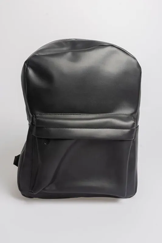 Mochila efecto piel bolsillo frontal sold by Shasa
