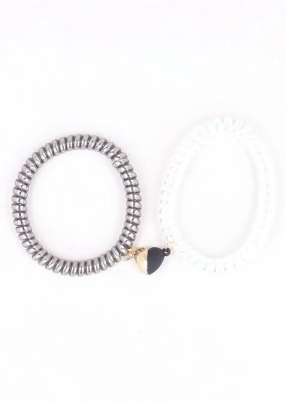 Set Pulseras Telefono Corazon Iman sold by Shasa